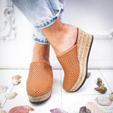 Sandalias de cuña con punta cerrada y agujeros vintage, zapatillas con tacón de aguja